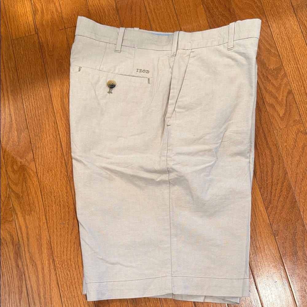 IZOD Men's Light Beige Flat Front Shorts